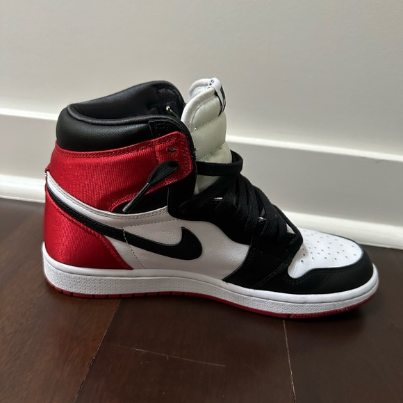 Jordan 1 Retro High Satin Black Toe (womans) - Picture 2 of 5